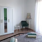 Casa Zeviani - Modern Apartment, Family Friendly, Free Public Parking Apartment *
