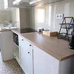 Casa Zeviani - Modern Apartment, Family Friendly, Free Public Parking Apartment