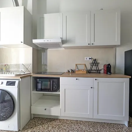 Casa Zeviani - Modern Apartment, Family Friendly, Free Public Parking *